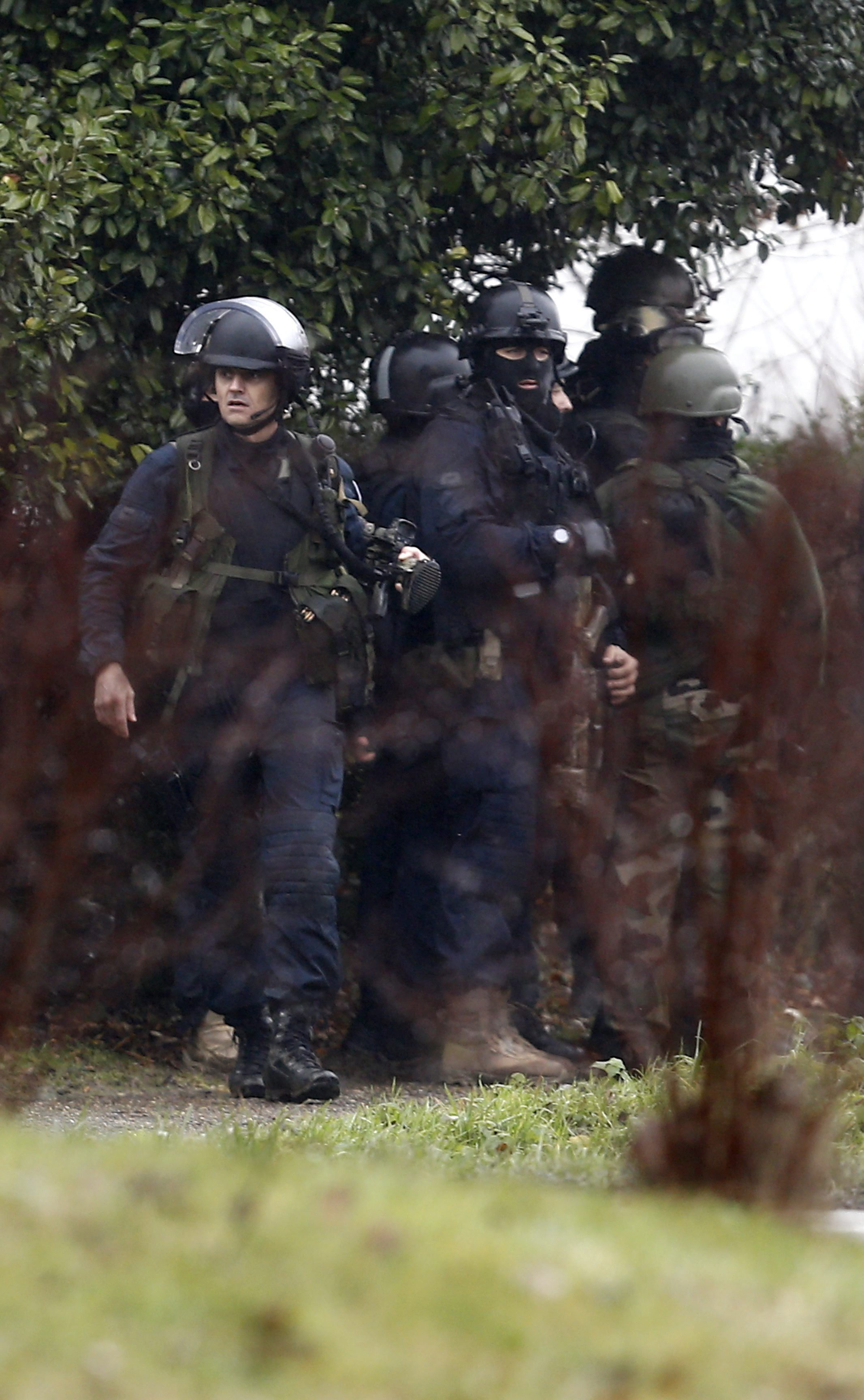 Terroristas de Francia mueren