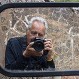 Fotógrafo captura extraño ejemplar de ciervo que puede verse “uno en un millón”