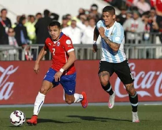 Rojo y Alexis se enfrentaron en Eliminatorias, Copa América y Premier League.
