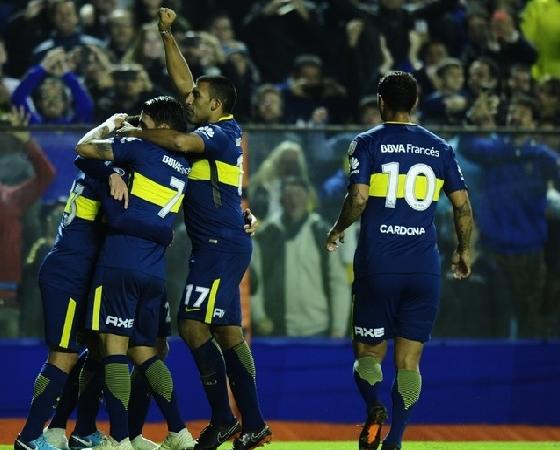 Boca aplastó a Alianza Lima y recibió una mano de Palmeiras.