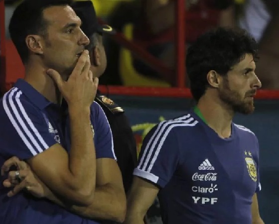 Scaloni y Aimar dirigirán a la Selección de manera interina.