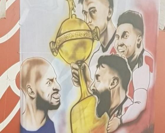 Esta es la bandera exhibida en el Monumental.