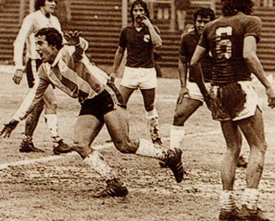 Gallego marcó el segundo gol de Argentina (foto: El Gráfico).
