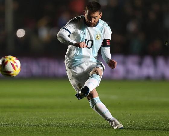 Messi selló un doblete en dos minutos.