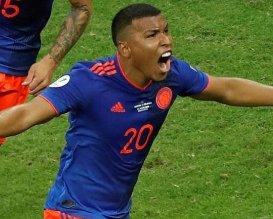 Roger Martínez abrió el camino con un derechazo cruzado.