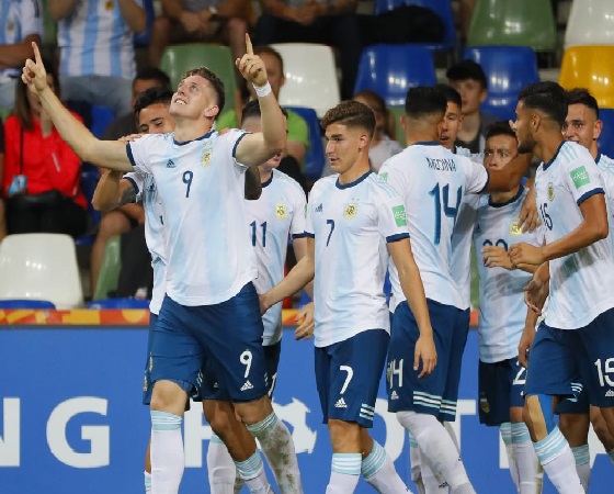 Gaich abrió el marcador tras un error en la defensa rival.