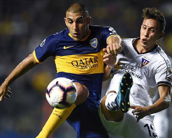 "Wanchope" Ábila se retiró con una molestia muscular.