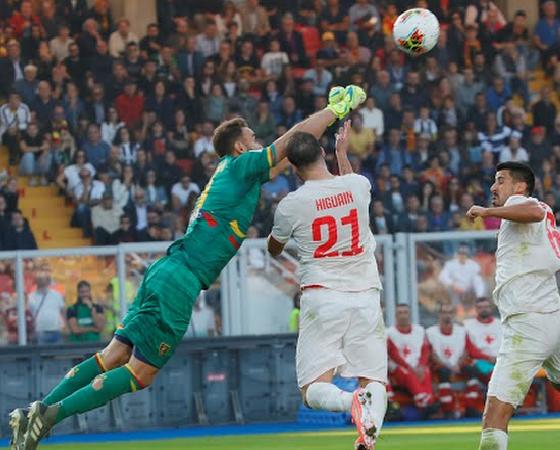 El momento del choque entre Higuaín y Gabriel.