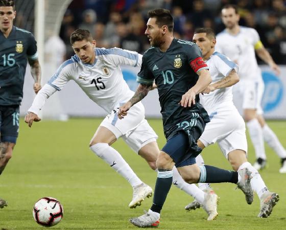 Messi, de penal, marcó el gol agónico de Argentina.