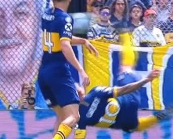 La gran definición de Tevez para abrir el partido ante Arsenal.