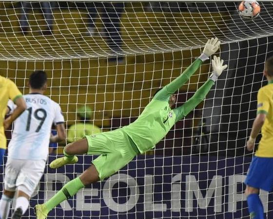 Un disparo lejano de Alexis Mac Allister fue lo más peligroso de Argentina en todo el partido.