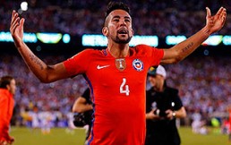 ¿Mauricio Isla se queda en Europa? El sueño de Riquelme estaría cada vez más lejos