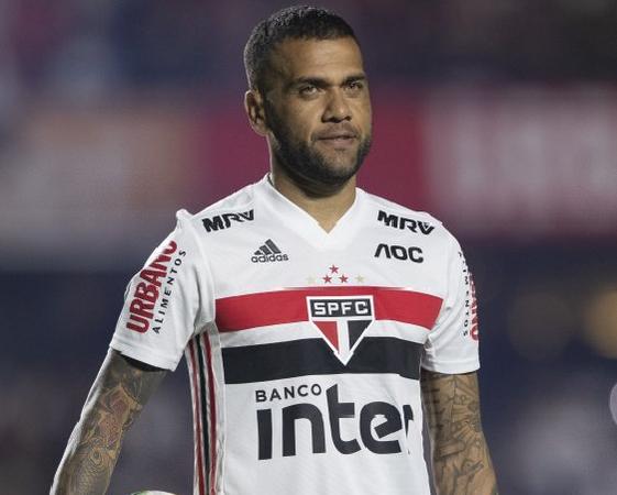 Dani Alves es un reconocido simpatizante de Boca.