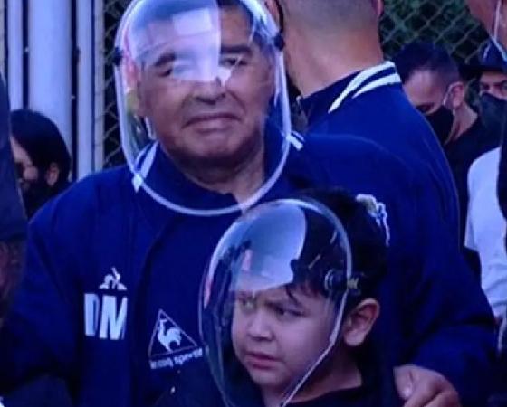 Maradona y su hijo, protegidos contra el Covid-19.