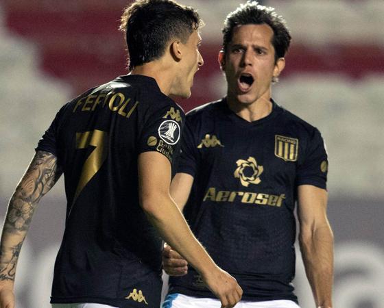 Racing se llevó un gran triunfo de Montevideo.