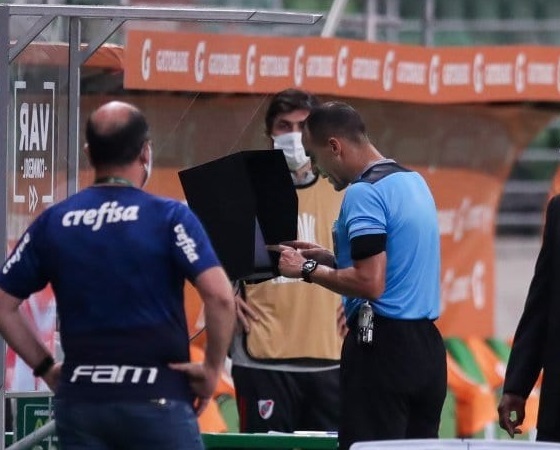 Ostojich y el VAR tuvieron una noche agitada en San Pablo.