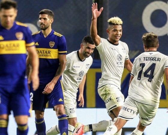Talleres ganó sobre la hora en la Bombonera.