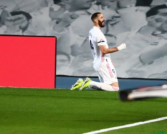 Benzema anotó un golazo.