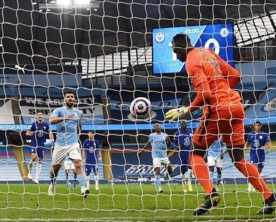 Agüero regaló un penal y el City perdió ante el Chelsea.
