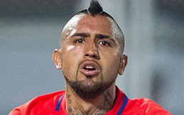 Compañeros trolean a Arturo Vidal: Publicaron video con su “doble chino”