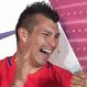 Video: El divertido y “cariñoso” gesto que protagonizó Gary Medel con Ribery en la Champions