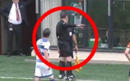 Video: Mira el golazo que increíblemente un árbitro y un juez de línea no vieron y anularon