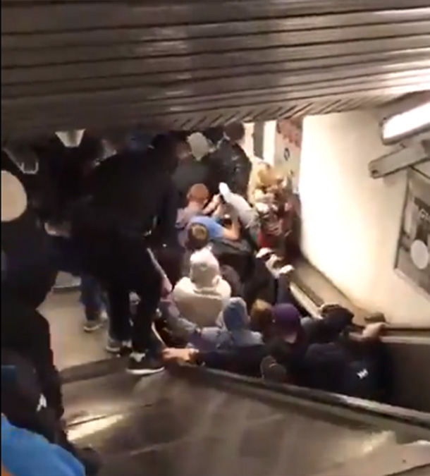 hinchas-rusos-escalera1