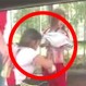 Video: Madre amarrándole bengalas a su hija para entrar al Monumental, la otra vergüenza de Argentina en el Boca-River