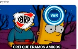 River Plate y los memes por la eliminación de la Copa Libertadores: Hinchas apuntaron al VAR