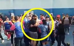 Video: Batalla campal en futsal femenino por agresión de hombre a futbolista de 15 años
