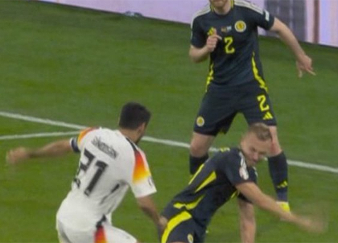 gundogan-patada1