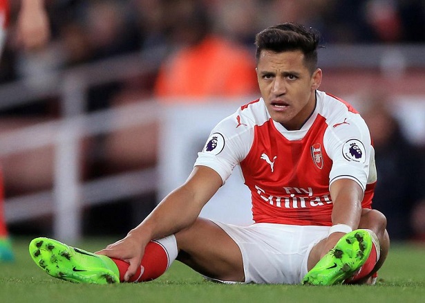 Vaya la forma que inicia Alexis Sánchez su estancia en Manchester United, con un titular amarillista.