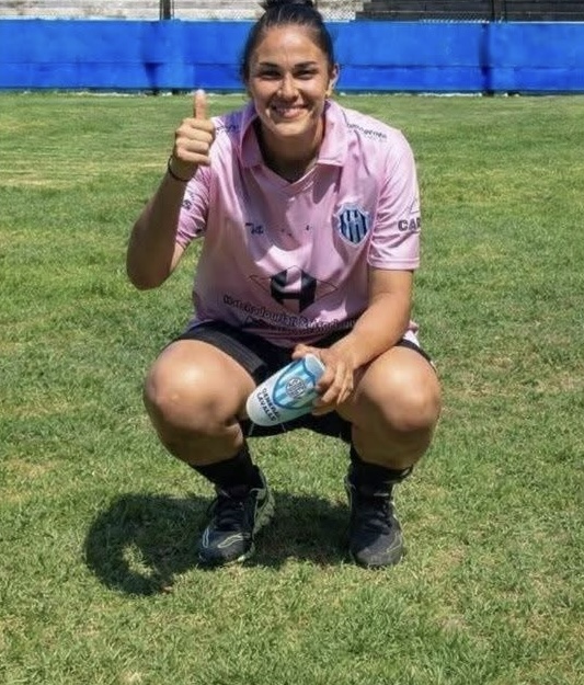 primera mujer en dirigir equipo masculino