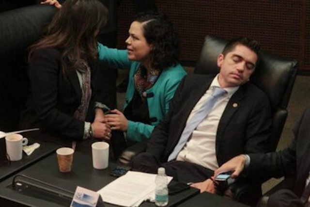 politicos durmiendo 20