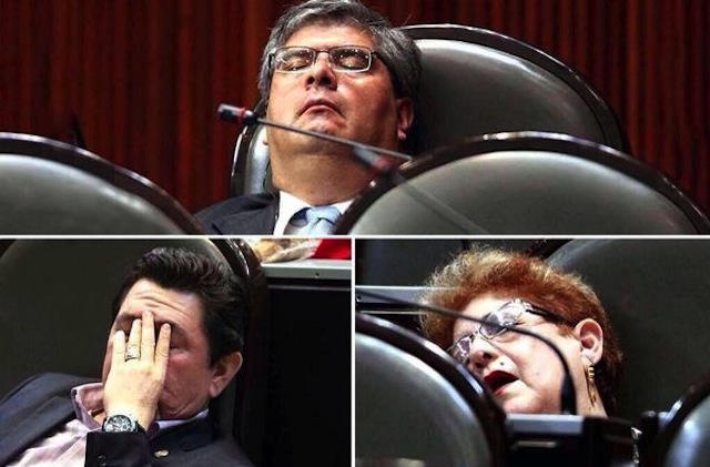 politicos durmiendo 22