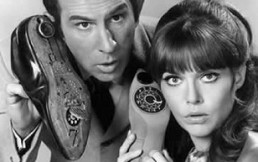 La sexy “99″ de la serie Superagente 86, el antes y después de la bella Barbara Feldon