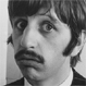 Ringo Starr y su hilarante papel en el cine como cavernícola: A 36 años de “Caveman”