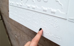 Inédito circuito de murales para personas en situación de discapacidad visual: Ciegos podrán disfrutar del arte