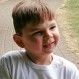 Niño de 5 años recaudó 1 millón de libras tras caminar 10 km con prótesis en sus piernas: La historia de un verdadero héroe
