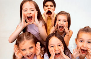 Adolescentes neurodivergentes en vacaciones: Claves prácticas para reducir la carga mental y favorecer el bienestar