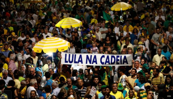 En Brasil hubo muchas manifestaciones pidiendo cárcel para el ex mandatario. Foto: New York Times.