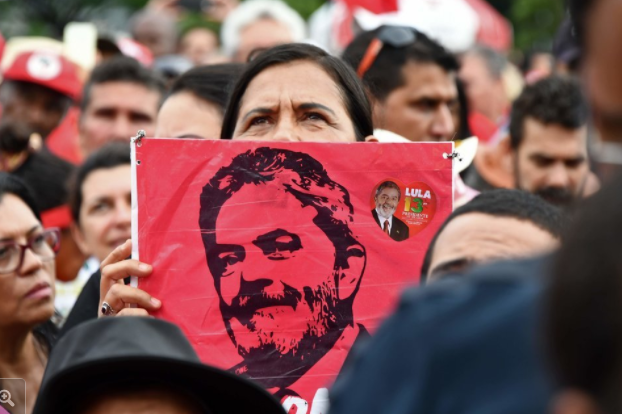 A pesar del lío judicial, Lula sigue siendo el principal candidato en las encuestas. Foto: New York Times.
