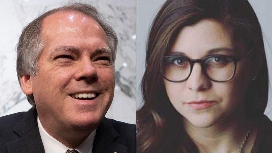 Lo que era un romance secreto entre Watkins y Wolfe hoy está en la opinión publica.