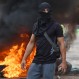 Fotografías muestran disturbios en Venezuela tras la llegada de la ayuda humanitaria: Queman uno de los camiones