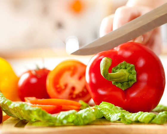El joven afectado por su dieta selectiva no comía frutas ni verduras.