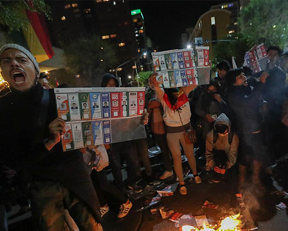 Las reacciones a favor y en contra ente la virtual tercera reelección de Morales no se hicieron esperar en territorio boliviano.