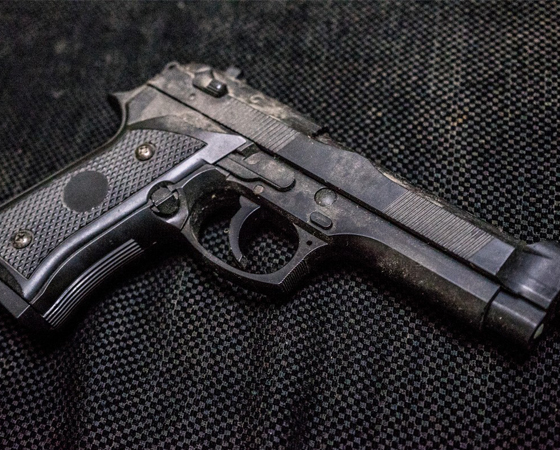 La investigación en marcha deberá establecer cómo pudieron ingresar armas de fuego al reciento penal.