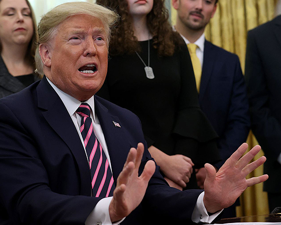 Donald Trump pasa su momento más difícil como presidente, pero muchos piensan que sobrevivirá.