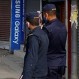 Policía nepalí posee llamativo método para detener a distancia a quienes violan cuarentena por Covid-19