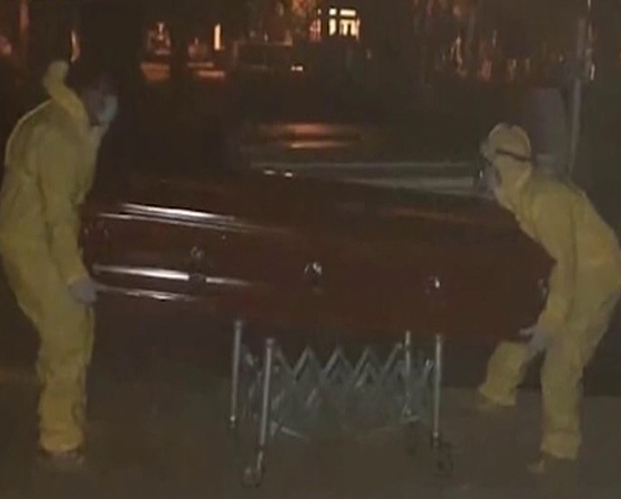 Por lo general, los entierros exprés se realizan en la noche y siembran la duda del real impacto del coronavirus en Nicaragua.